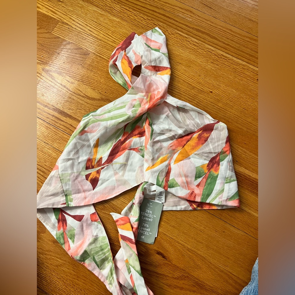 H&M Multicolor Floral Crop Top